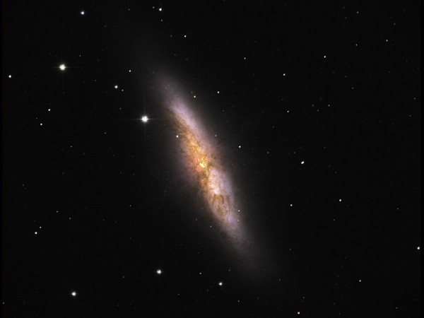 Galaxie M82 - AstroQueyras - Télescope 620 / 9300